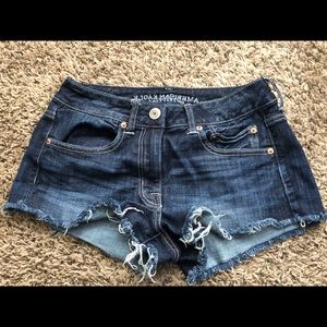 AMERICAN EAGLE distressed dark wash denim shorts